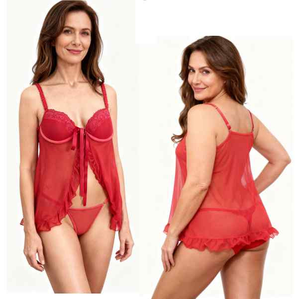 mulher de frente e de costas vestida com camisola com bojo e calcinha fio aberta