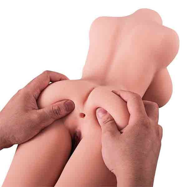 mãos masculinas apertando nadegas boneca sexual masturbador masculino meio corpo