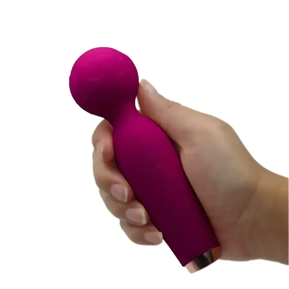 Imagem vibrador varinha magica 15cm em mão feminina