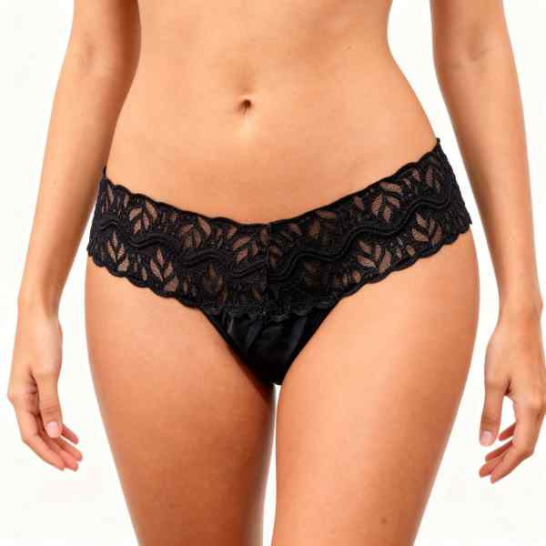 meio corpo de mulher de frente vestida em calcinha com cintura de renda