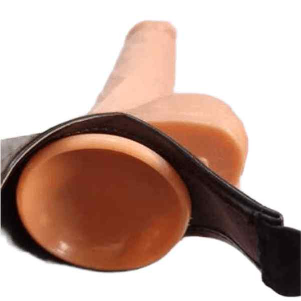 detalhe de ventosa Kit Cinta Com Pênis Vibrador Silicone Macio 18 x 3,8. Medida Penetrável 14cm