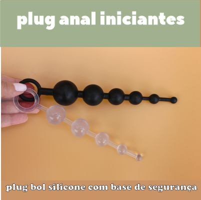 mão feminina segurando plug bol anal