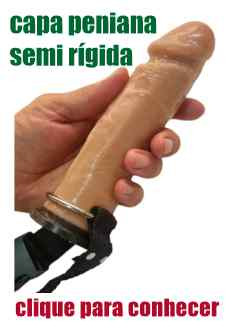 mao masculina segurando capa peniana semi rigida