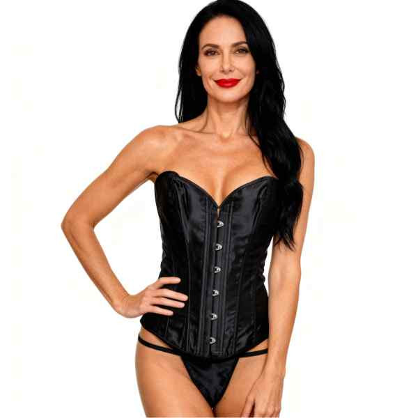 mulher de frente vestida em corpete corsele sobre busto