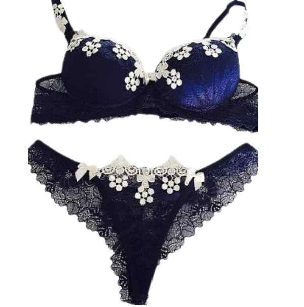 detalhes da calcinha de conjunto de lingerie azul com bojo renda e bordado tamanho g