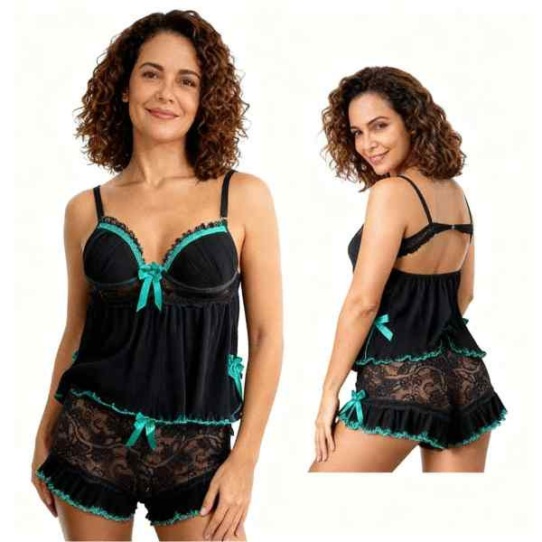 mulher vestida em short doll preto com detalhes na cor azul esverdeada
