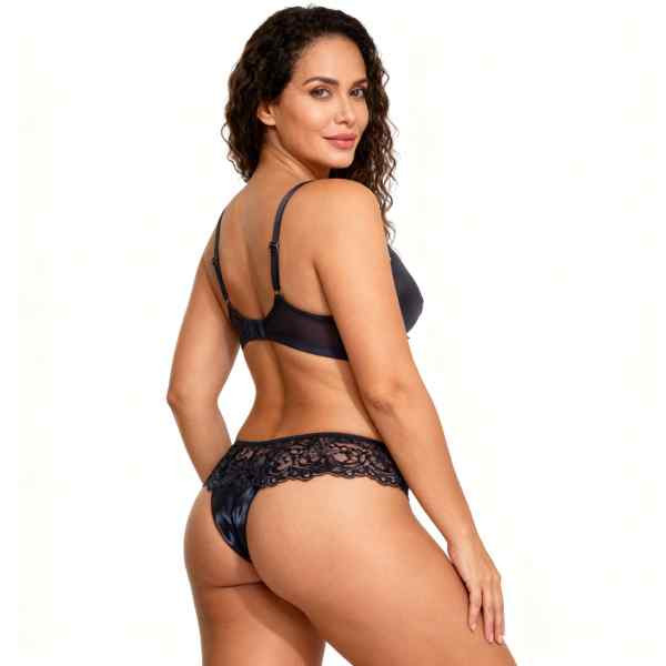 vista da parte de trás de mulher vestida em conjunto de lingerie com bojo renda e malha animal print