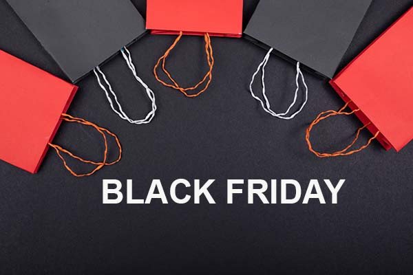 banner black friday com imagem de sacolas de papel nas cores preta e vermelha