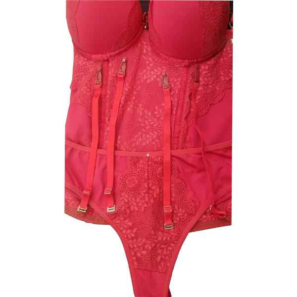 espartilho corselet vermelho detalhe do tecido e das alças para cinta liga