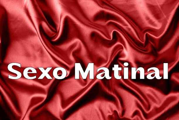 lençol de cetim vermelho dessarumado