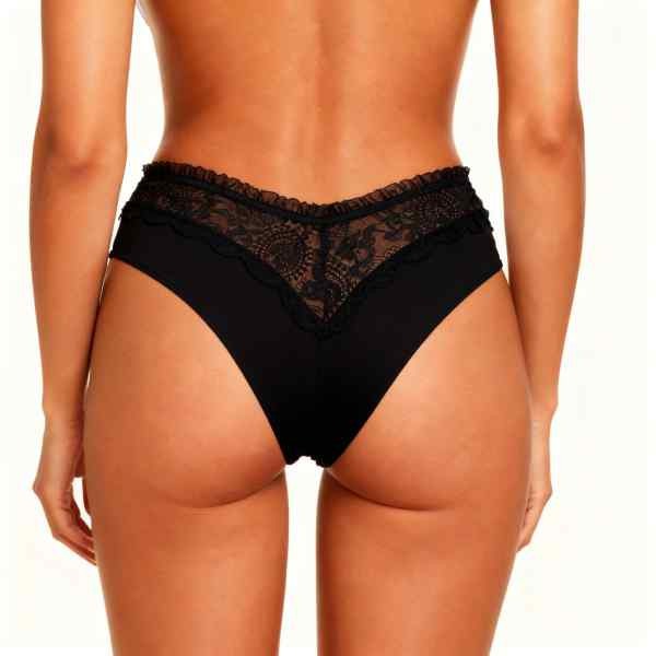 meio corpo de mulher de costas vestida em calcinha frufru plus size preta