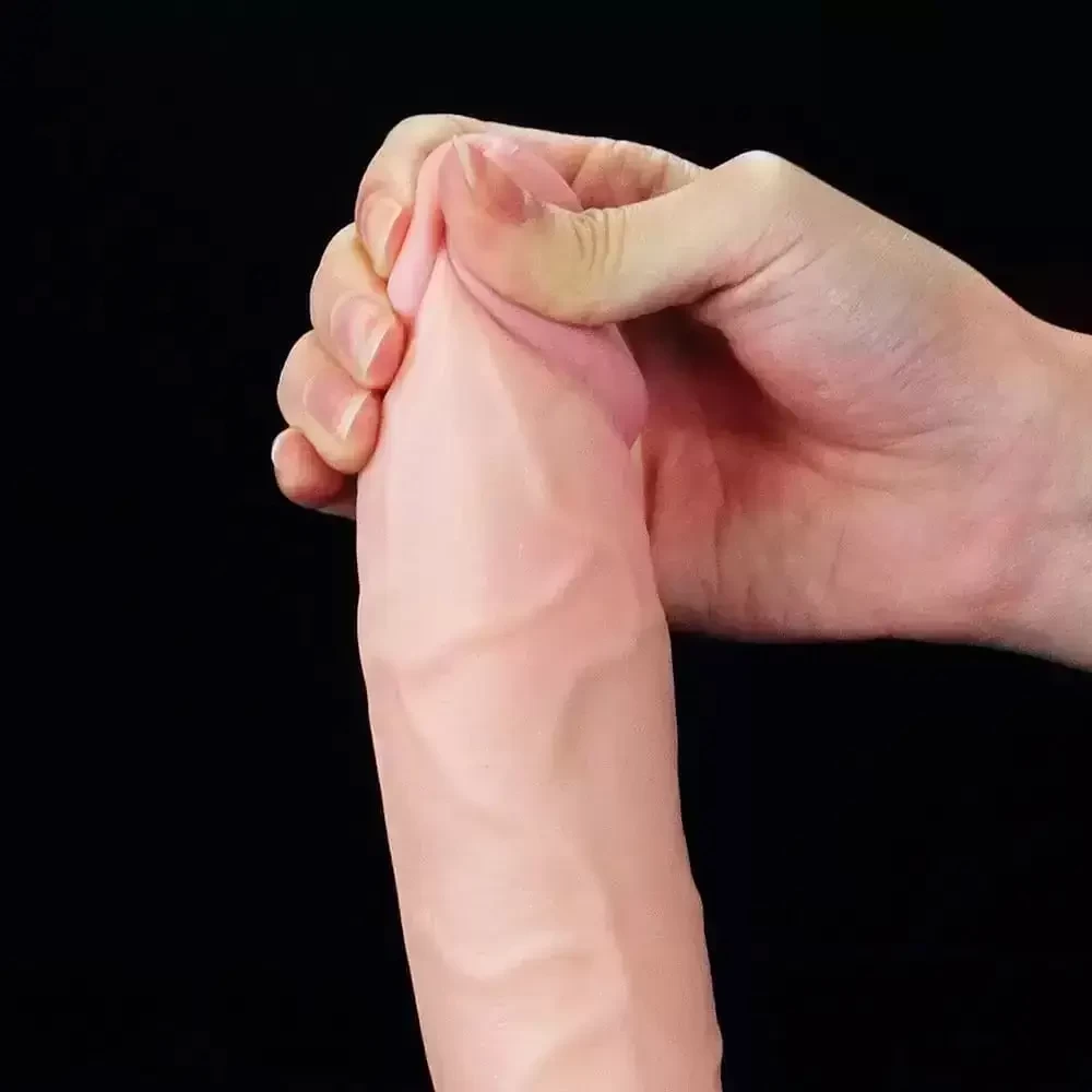 Imagem mão pressionando glande pênis ejaculador cyberskin 