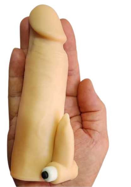 mão masculina segurando Capa Peniana Vibrador Embutido 