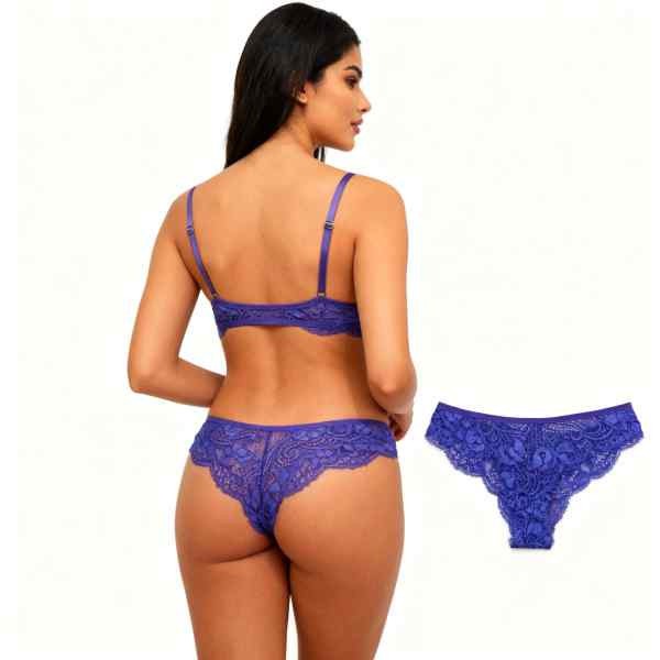 mulher de costas vestida em conjunto de lingerie azul grande