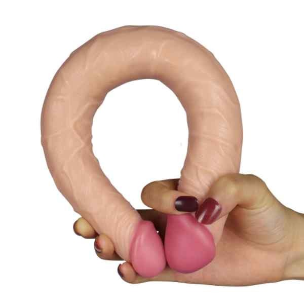 mão feminina flexionando penis duplo lovetoy