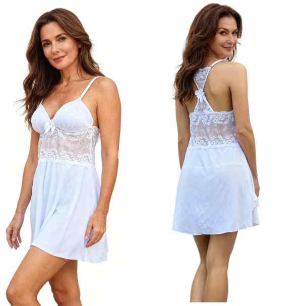 mulher de frente e de costas vetida com camisola branca estilo nadados com bojo sem aro