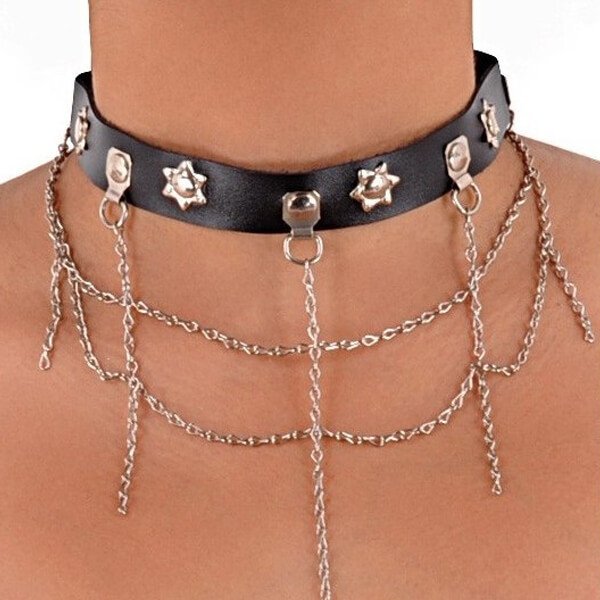 Coleira Choker Bondage Couro Sintético. Gargantilha Com Metais E Correntes. 44 cm