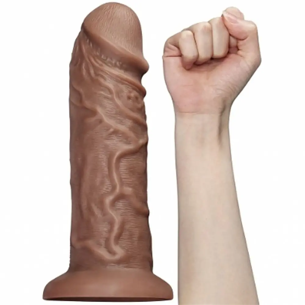 Imagem de braço perto de pênis realístico marrom gigante